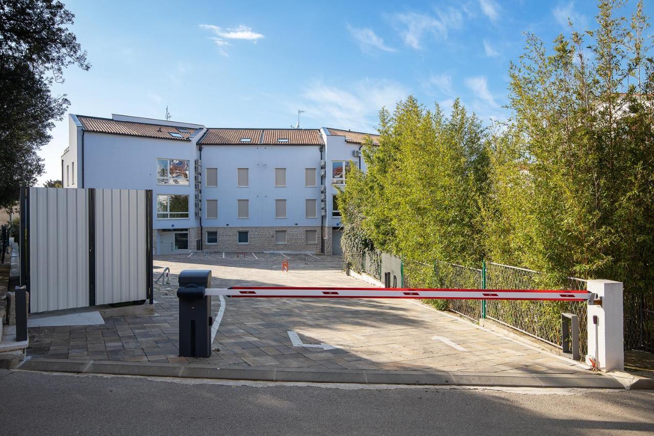 Apartman Damjan Pjescana Uvala Exterior photo